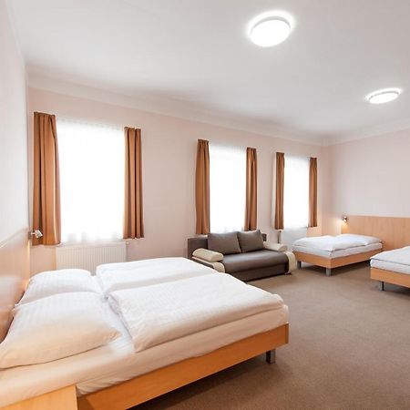 Hotel V Centru تشيسكي بوديوفيتسه المظهر الخارجي الصورة