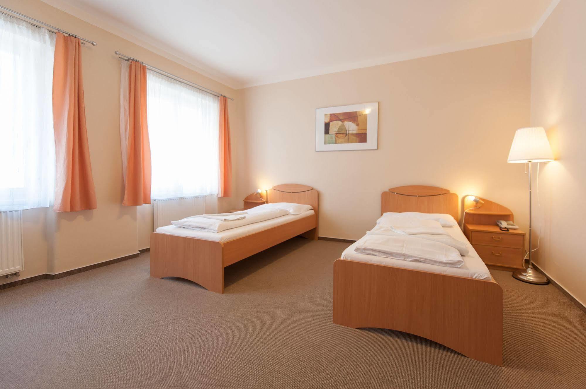 Hotel V Centru تشيسكي بوديوفيتسه المظهر الخارجي الصورة