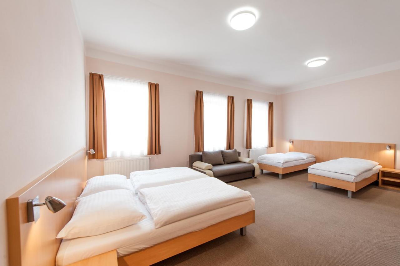 Hotel V Centru تشيسكي بوديوفيتسه المظهر الخارجي الصورة