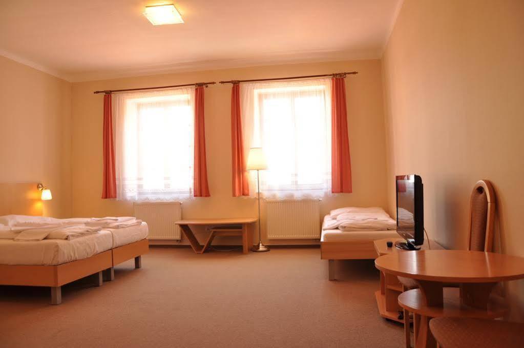 Hotel V Centru تشيسكي بوديوفيتسه المظهر الخارجي الصورة