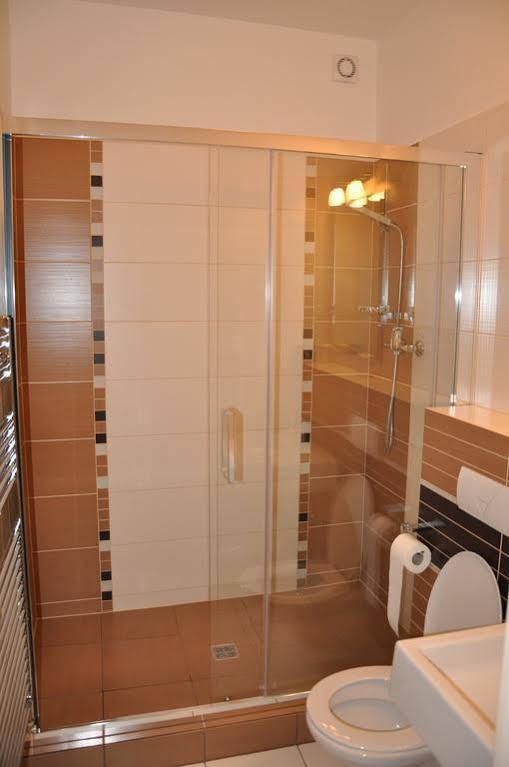 Hotel V Centru تشيسكي بوديوفيتسه المظهر الخارجي الصورة